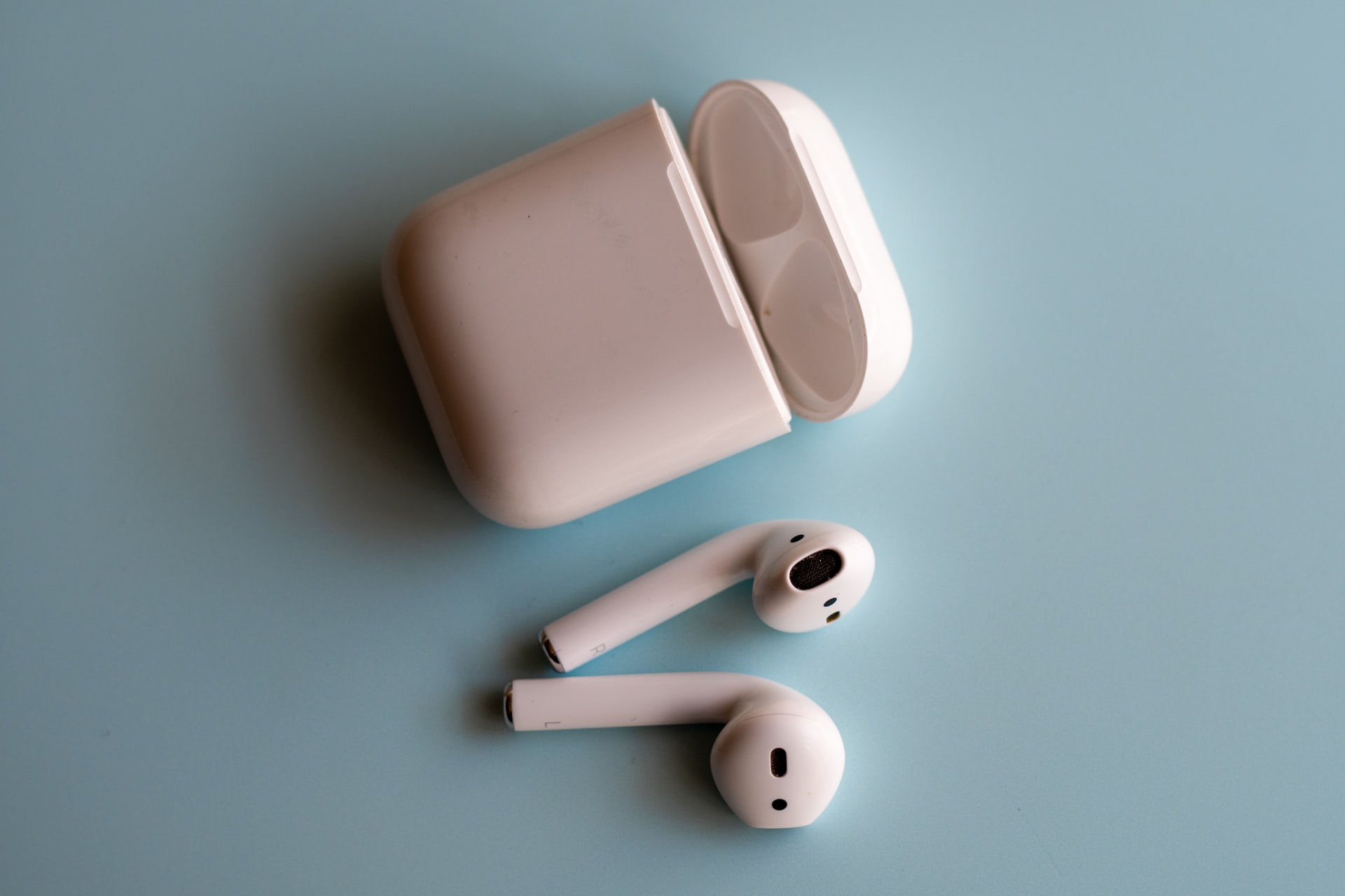 Do Apple AirPods Work with iPhone 6?